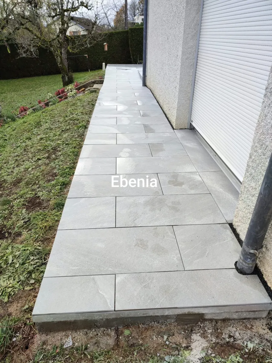 Chantier de terrasse en dalles par Ebenia