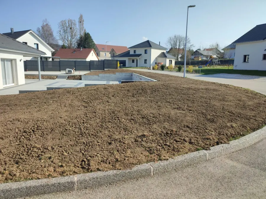 Création de jardins paysagers et plantations par Ebenia près de Besançon